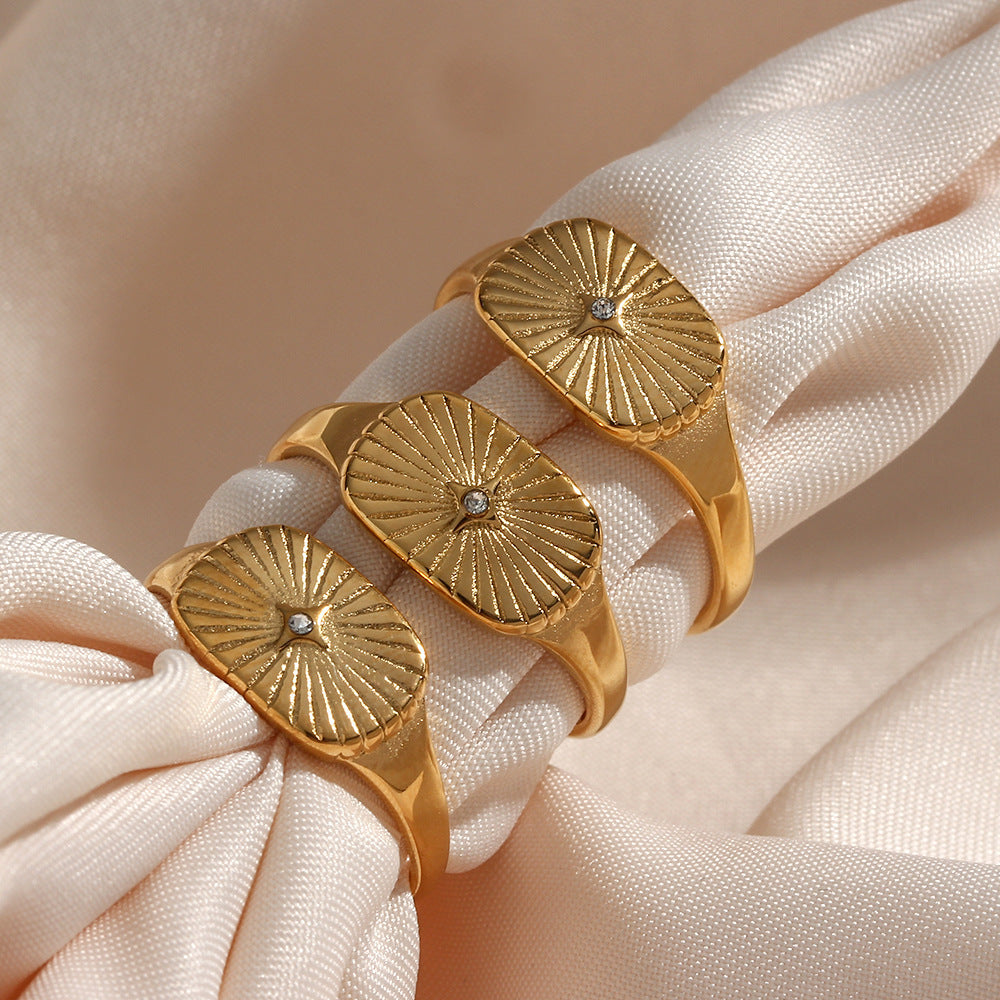 Aglaia Gold Ring